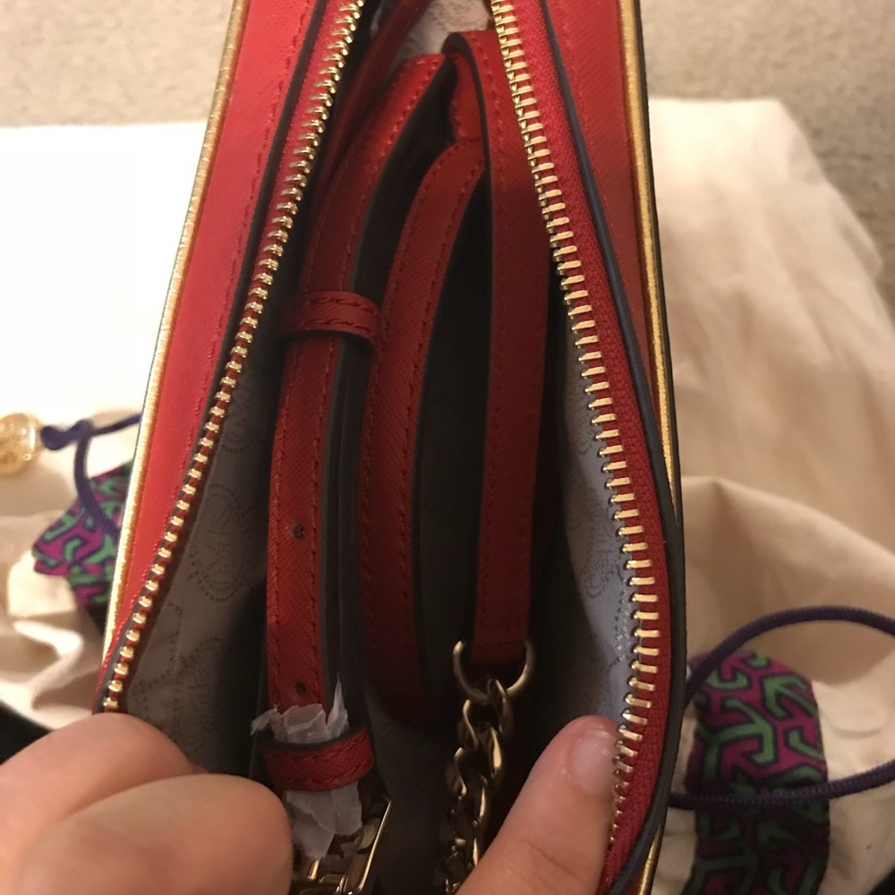 ❤️❤️Beautiful red Michael Kors bag!!! - Picture 3 of 4